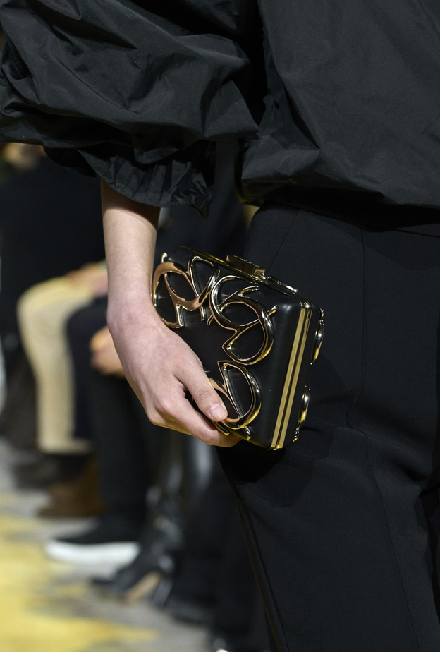 موديلات حقائب لإطلالة فساتين السهرة في خريف وشتاء 2023