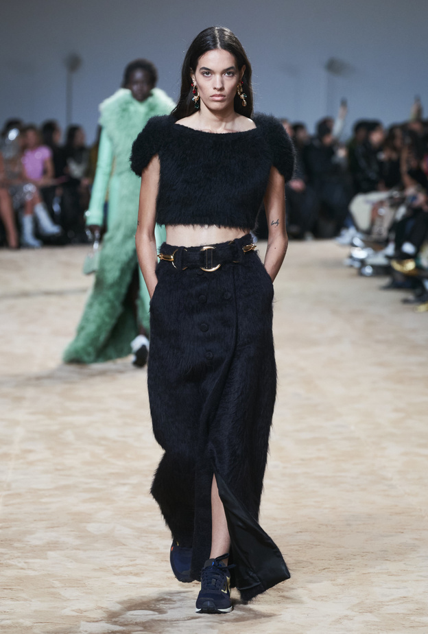 توبات الفرو قطع لا غنى عنها في خزانتك