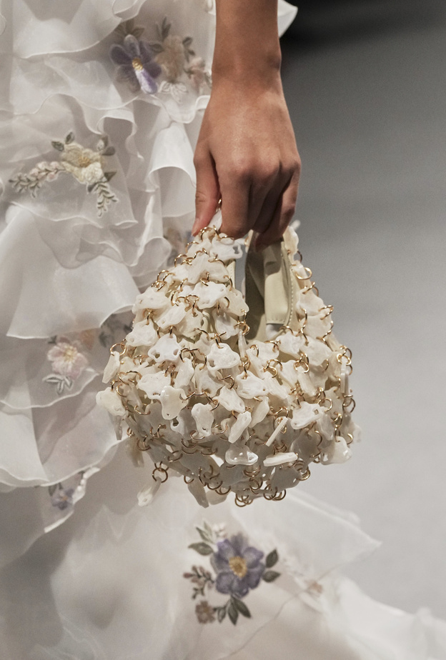 خزانتك لن تكتمل إلا بموضة الحقائب البيج