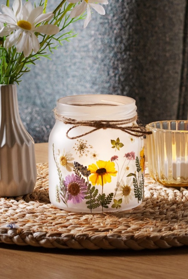 ثمانية طرق إبداعية لإعادة استخدام برطمانات جبنة بوك