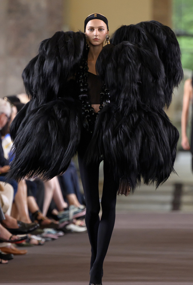 أسبوع الأزياء الراقية في باريس ما بين الفن والجمال والبدايات