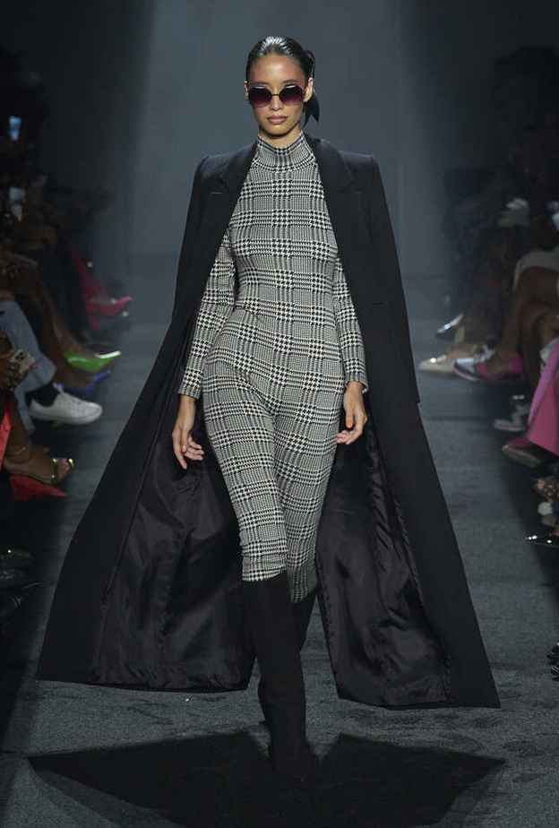 إطلالة من Sergio Hudson