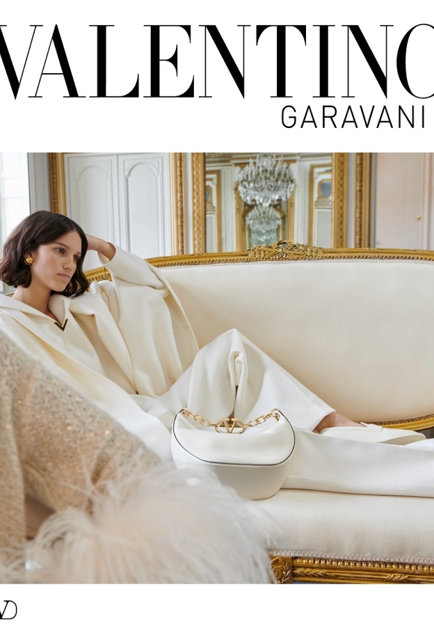 حملة "فالنتينو باريس، أ نايتس تايل" لموسم الأعياد