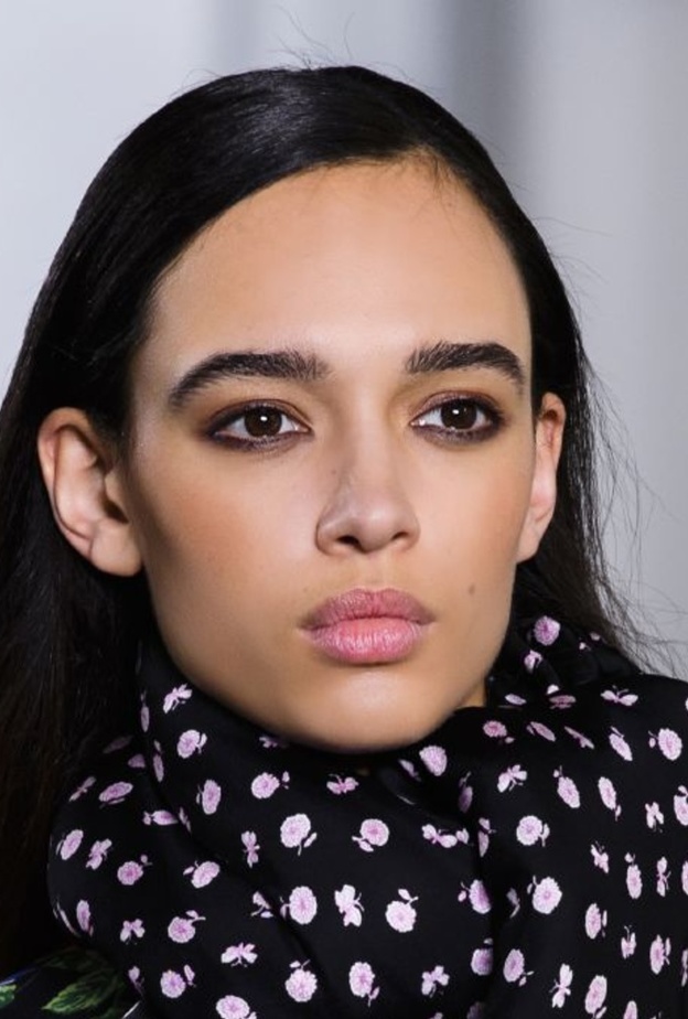 كيف يحقق كحل الأثمد سحراً لا يُضاهى في مظهر عينيك؟