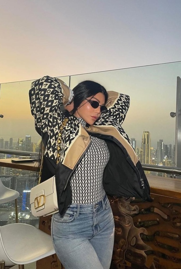 إطلالات كاجوال تناسب الشتاء من خزانة هيفاء وهبي