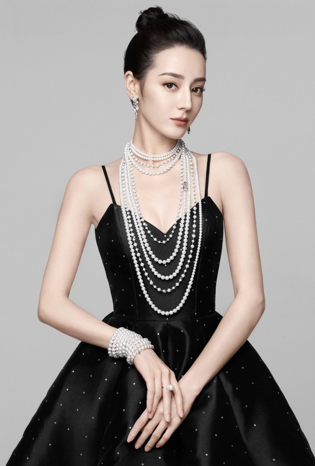 اللؤلؤ...حجر الفخامة والإطلالات الراقية بتصاميم مجوهرات ستزيدك أناقة