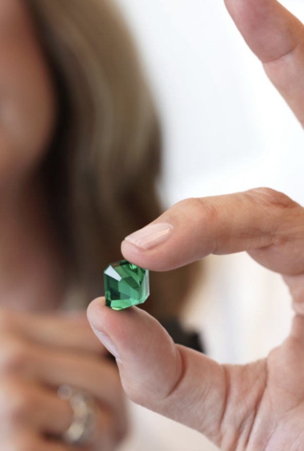 تيفاني آند كو تقدم قطع مجوهرات نادرة..من الماس الوردي الفريد إلى الماس الأصفر الزاهي الفاخر وزمرد تيفاني موزو النادر