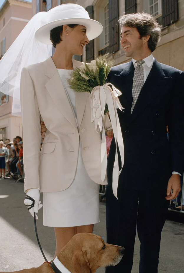 عارضات أزياء بفساتين الزفاف يعكسن جمال وأناقة حقبة الثمانينات والتسعينات