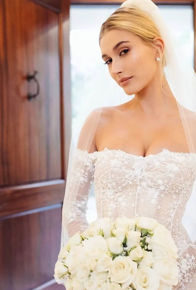 تسريحة شعر زفاف هايلي بيبر