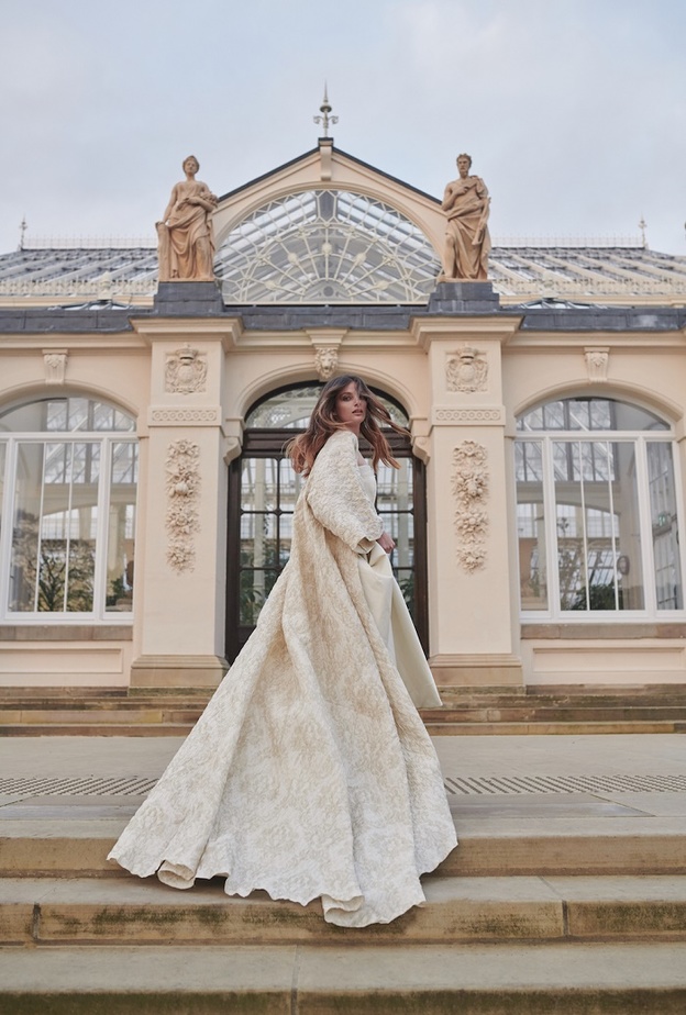 فساتين من تصميم  شذى عيسى انستقرام@shathaessaofficial