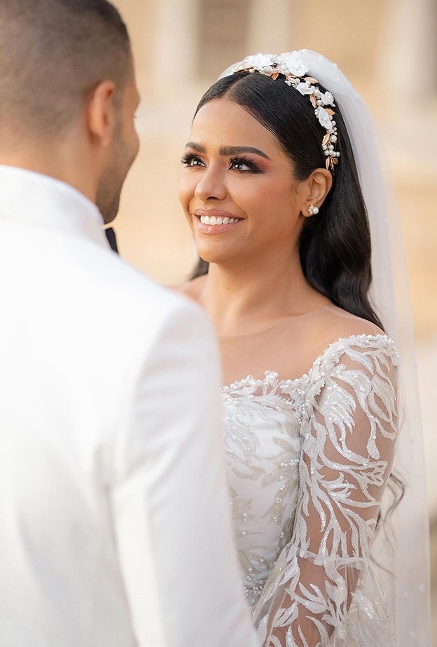 مجوهرات النجمات في حفلات زفافهنّ خلال عام 2023