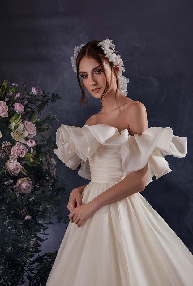 كيف تختارين فستان الزفاف لعام 2024 بحسب برجك؟