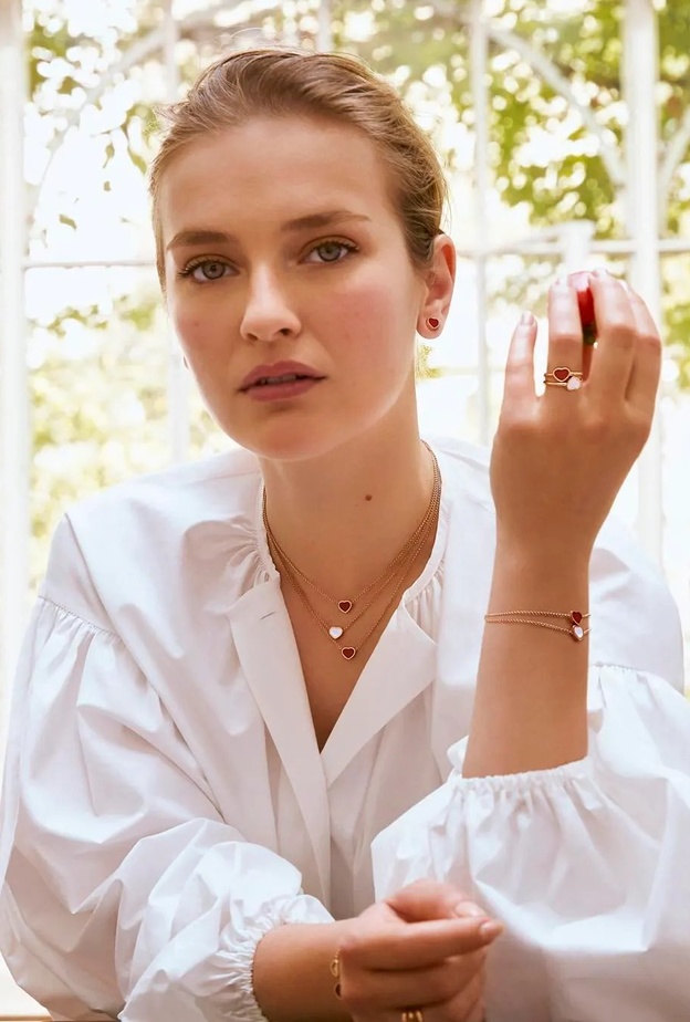 اختيار المجوهرات الناعمة الملائمة لحياتك العملية