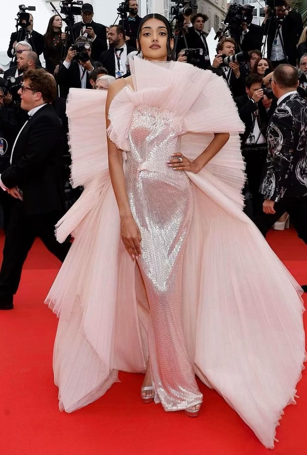 أجمل الإطلالات الكريستالية على السجادة الحمراء بتوقيع المصممين العرب