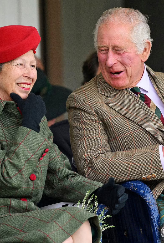 الأميرة آن جعلت الملك تشارلز يضحك بصوت عالٍ بعد أن كشفت عن لقبه