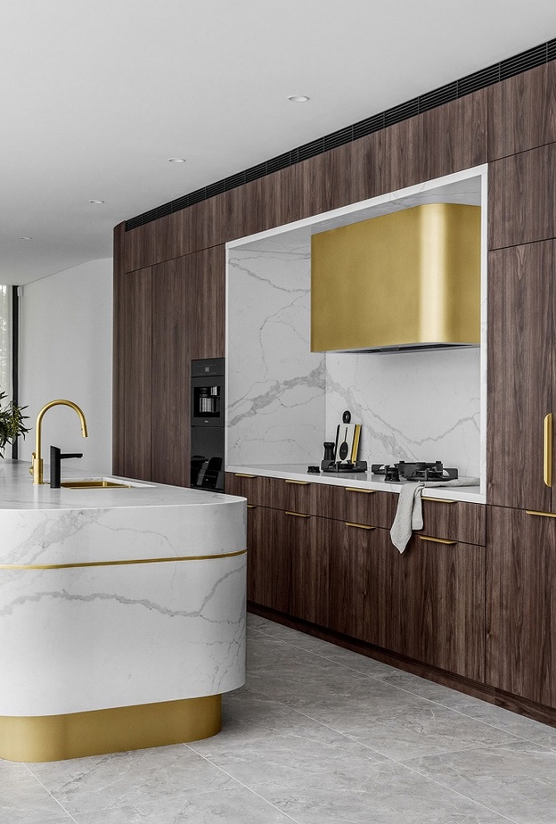 من جزر المطبخ الحجرية إلى اللهجات النحاسية.. 8 اتجاهات رائجة لمطابخ 2024