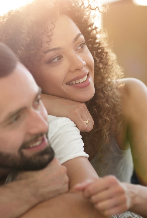الحب بعد سن الأربعين يكون أجمل وأنجح بسبب النضح العاطفي وكثير من المقومات الأخرى