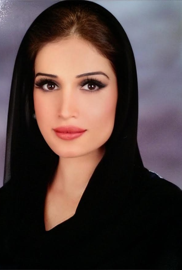 الدكتورة نهلة المنصوري طبيبة تجميل إماراتية في هيلث بوينت