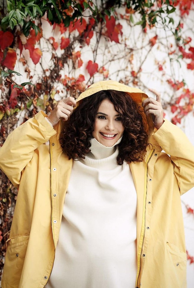 إحداهن تجاوزت الـ44 عاما.. قصص نجمات تركيات أعلن حملهن في 2023