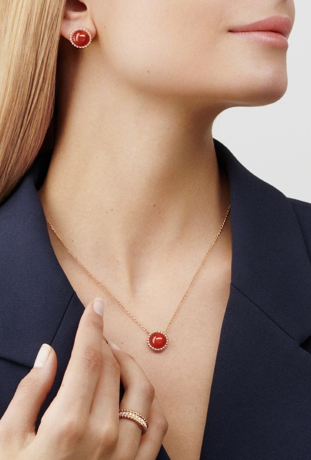 انتقوا أجمل هدايا مجوهرات لرأس السنة 2024