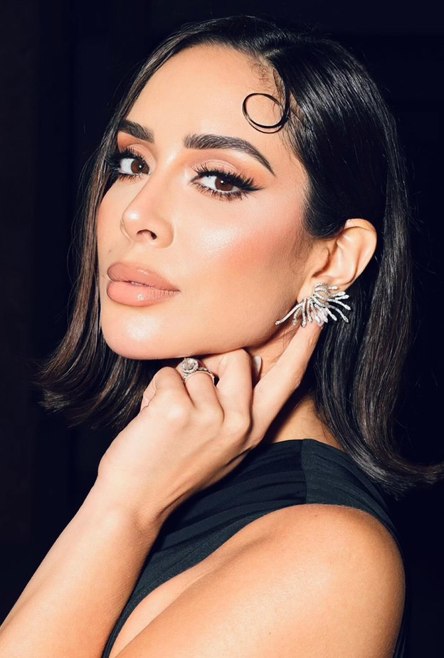 بسنت شوقي بخواتم وأقراط مرصّعة بالألماس