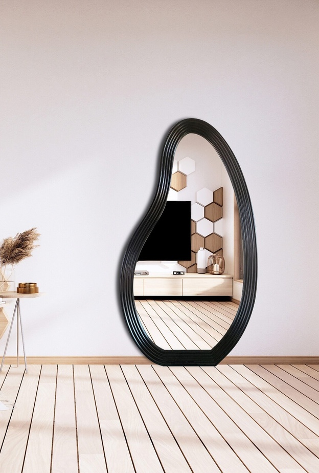 تصميم مرآة تشكل قطعة فنية ضمن ديكور المنزل