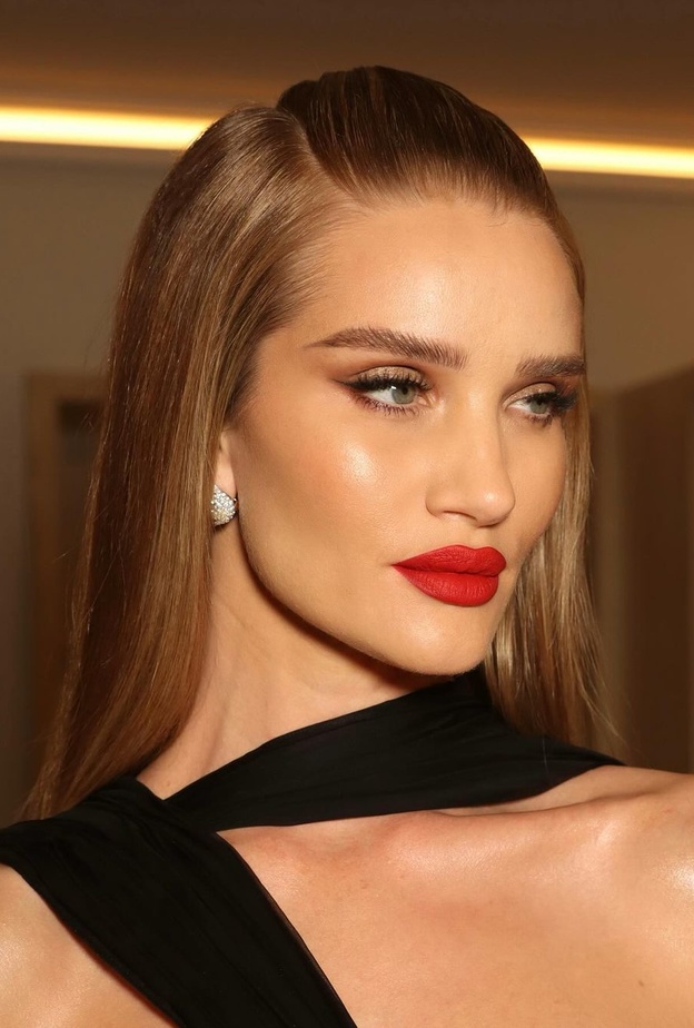 أجدد إصدارات أحمر الشفاه لموسم الأعياد