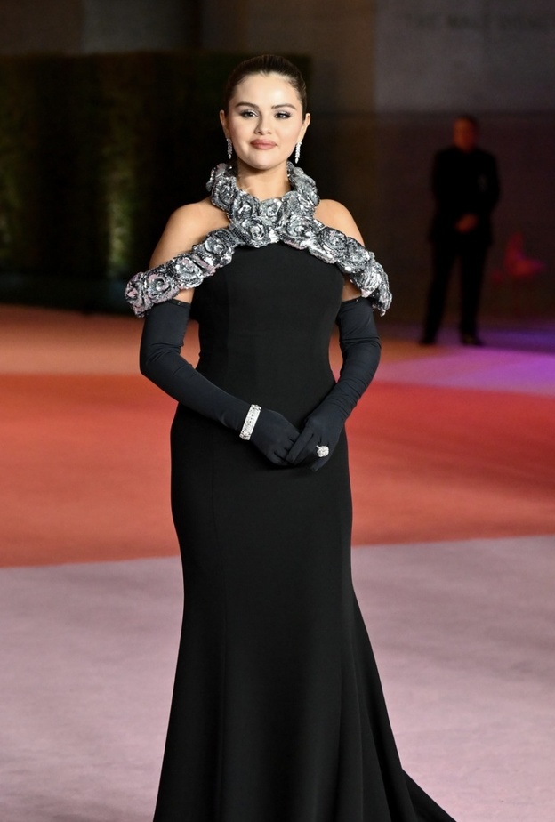 كيف زيّنت نجمات العالم إطلالاتهن على السجادة الحمراء بمجوهرات فاخرة من Tiffany & Co 