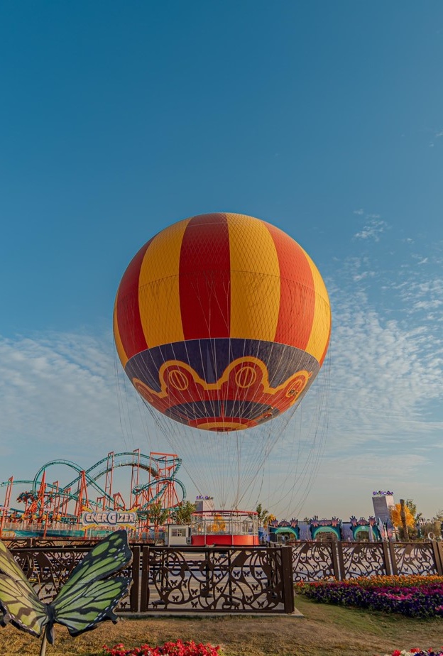 "بيج بالون" تجربة جوية تجوب سماء منطقة وندر جاردن