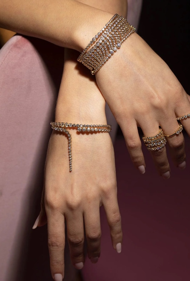 هكذا يمكنك تنسيق أساور التنس مع ملابسك