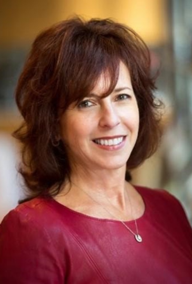 استلهمي صفات المرأة القيادية من جولي فاغنر الرئيس التنفيذي للمؤتمرات والزوار بمكتب بيفرلي هيلز