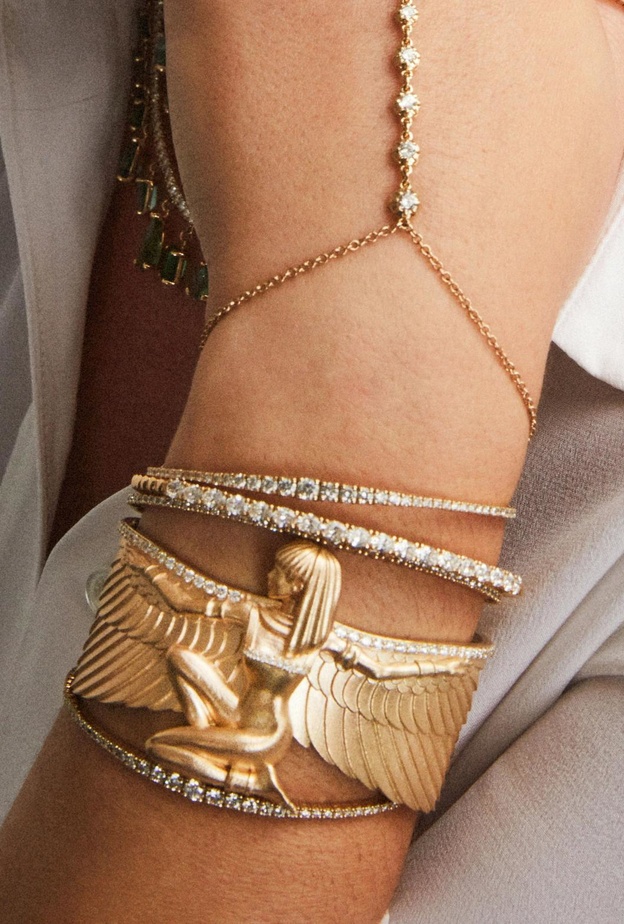 هذه هي موضة الأساور التي ستكون رائجة خلال عام 2024