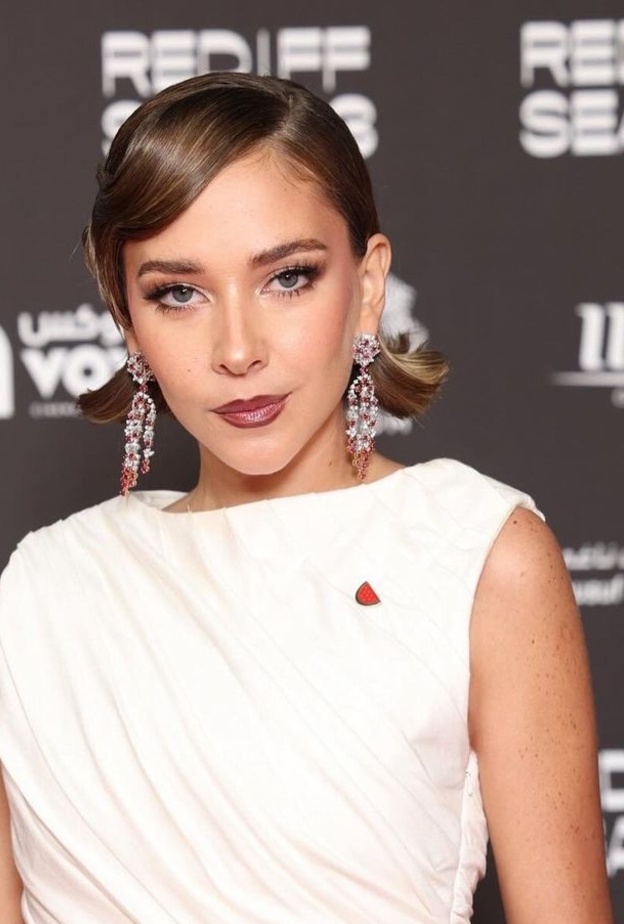 اطلالات النجمات السعوديات الجمالية في مهرجان البحر الأحمر السينمائي ..بالصور