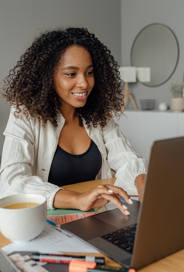 كيف تستغلين وقت ذهابك إلى العمل في تطوير الذات؟