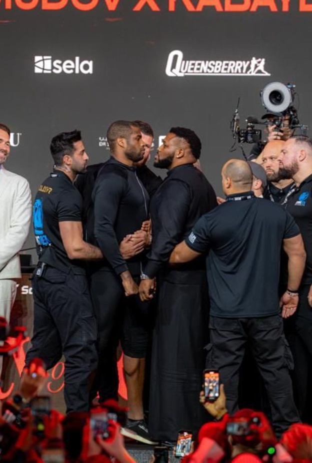 قبل ساعات من النزال.. نجوم الملاكمة في المؤتمر الأخير لنزالات "اليوم الحاسم"