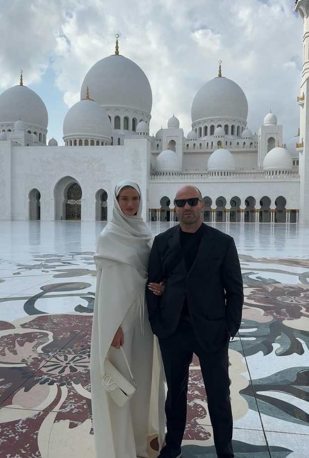 جيسون ستاثام وروزي هنتنغتون وايتلي