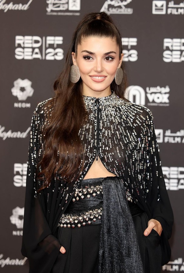 إطلالة التركية هاندا ارتشل في حفل افتتاح مهرجان البحر الأحمر السينمائي 2023