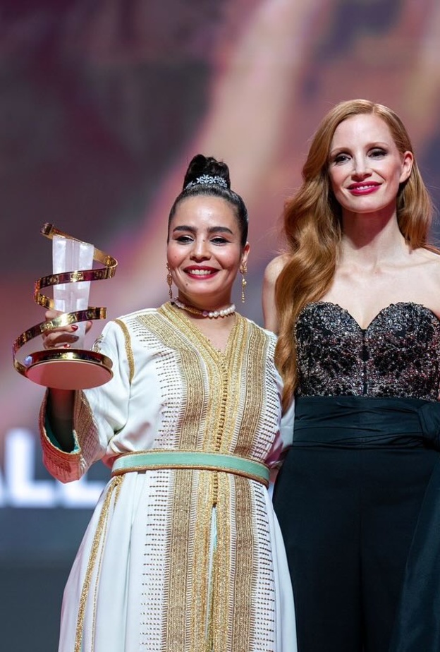 أسماء المدير مع جيسيكا شاستين