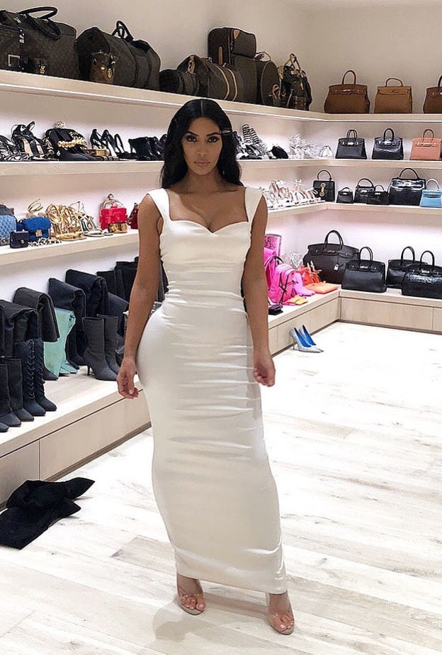 اكتشفي خزانة حقائب كيم كارداشيان الثمينة