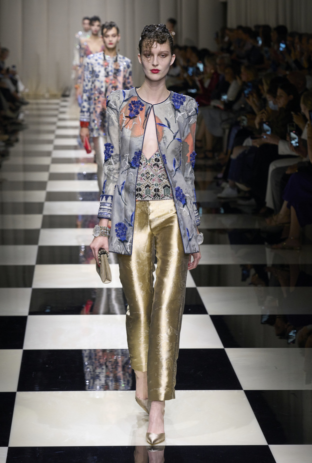  بناطيل عصرية بتدرجات لوني الذهبي والفضي لنهاية العام