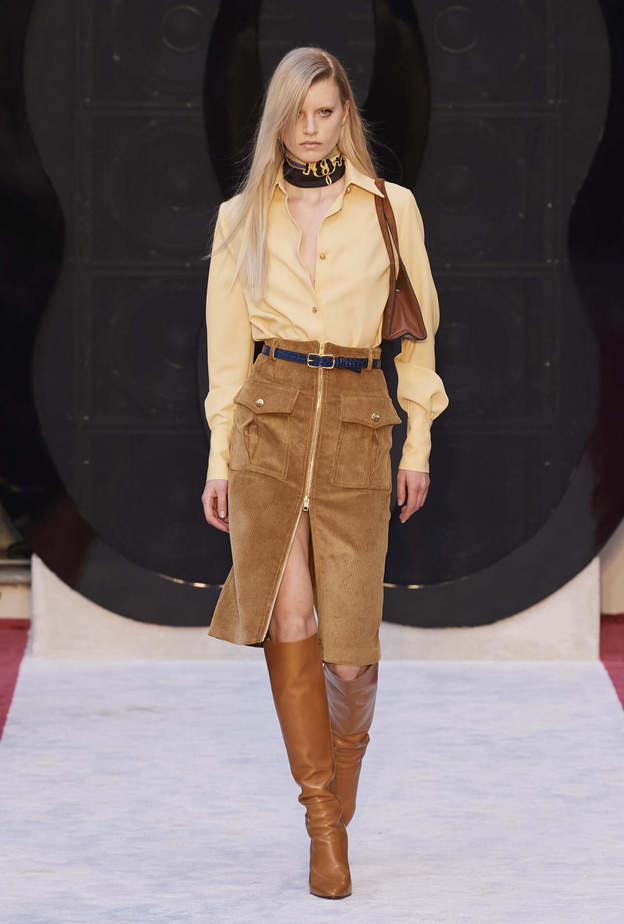 صيحات تنانير بارزة مع الجيوب الجانبية موضة الشتاء