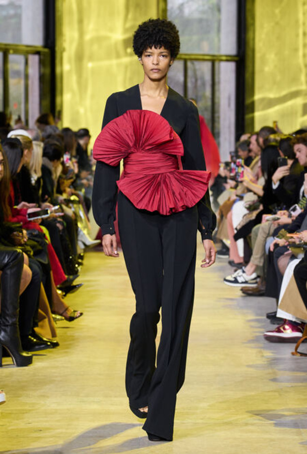 تصميم من إيلي صعب