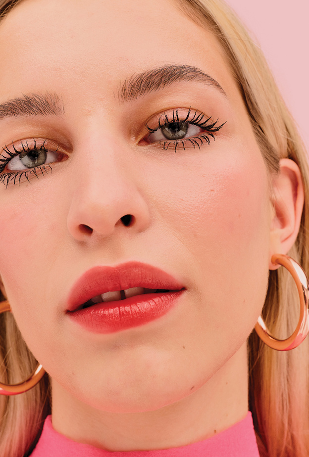 شفاه وخدود وردية مع Floratint من Benefit Cosmetics