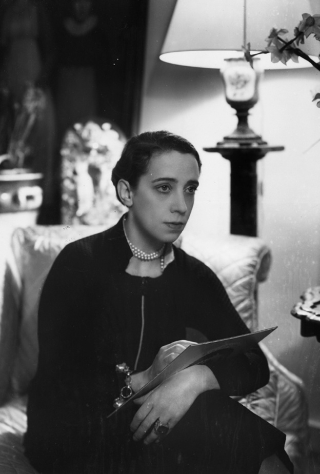 المزيد من الخيال لإرث تاريخي في باريس مع "دانيل روزبيري" لدار Schiaparelli