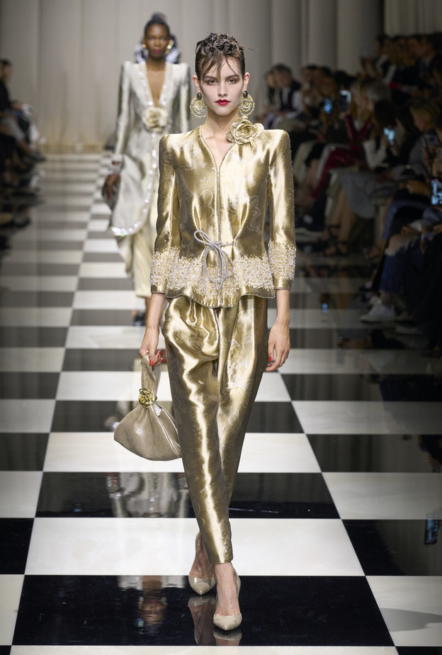 بريق وفخامة عنوان إطلالات الموضة في مناسبات نهاية العام