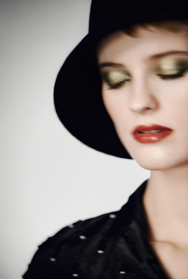 جلسة تصوير ية خاصة لـ "هي" من ديور .. إطلالات جمالية تشع أنوثة وجرأة