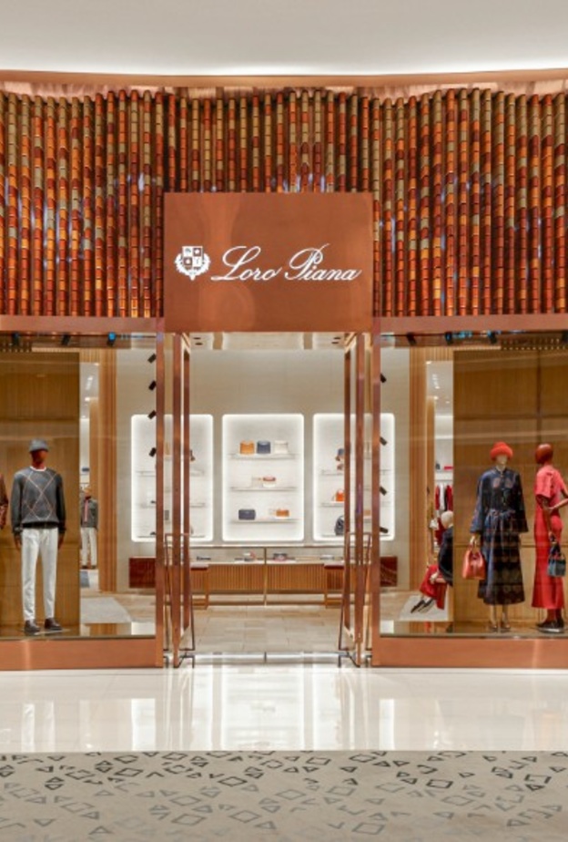 لورو بيانا تفتتح من جديد متجرها الرئيسي في دبي مول