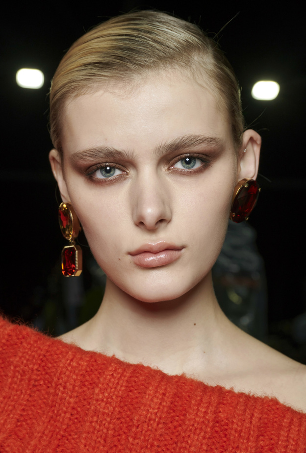 خطوات مكياج Hot Cocoa Glow من علامة بنفت كوزمتكس