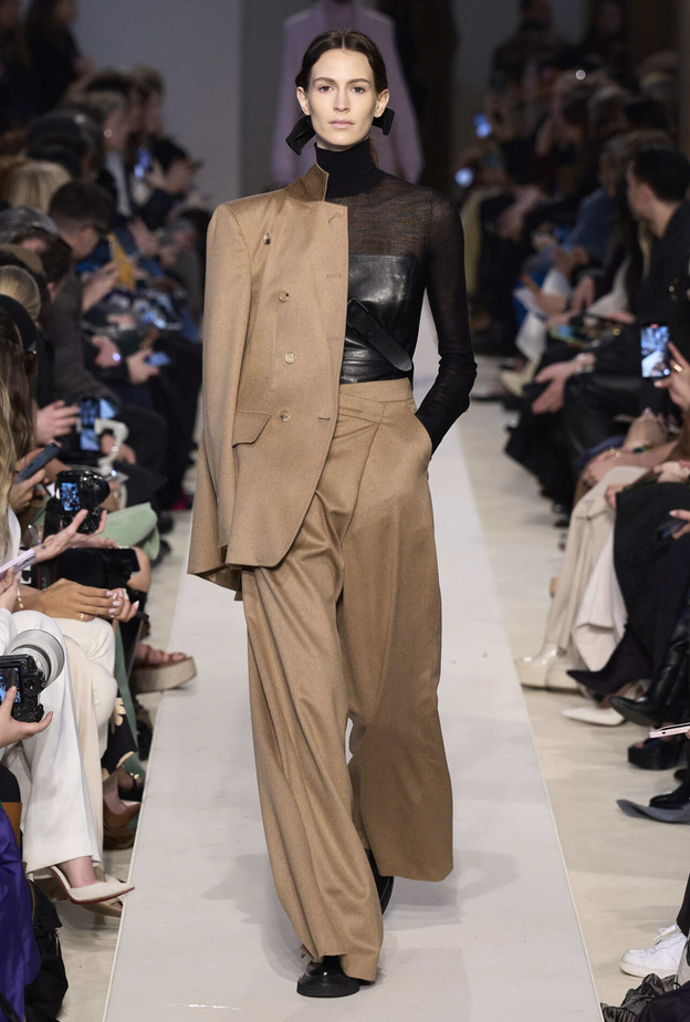 البناطيل الترابية تتصدّر اختياراتك بكثير من الأناقة