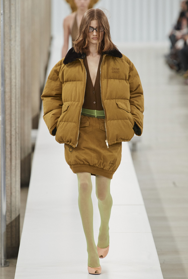   أسباب غير البرد تجعلك ترغبين شراء المعاطف المنتفخة